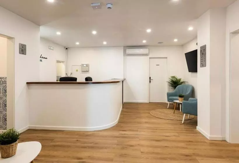 Madalena Hostel E Suites