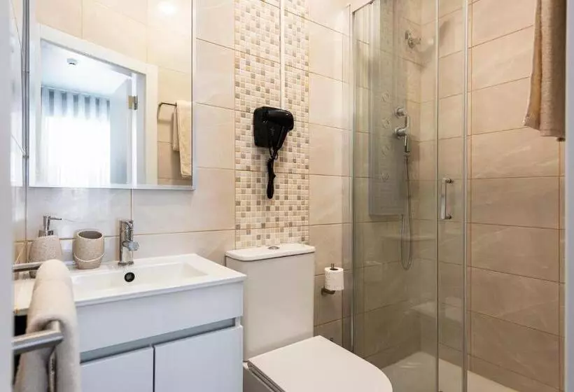 Madalena Hostel E Suites