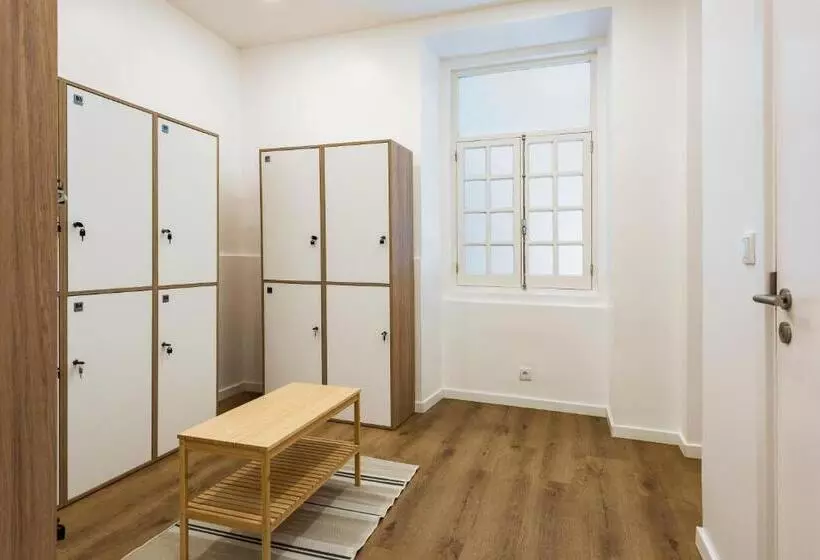 Madalena Hostel E Suites