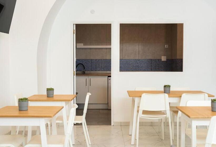 Madalena Hostel E Suites