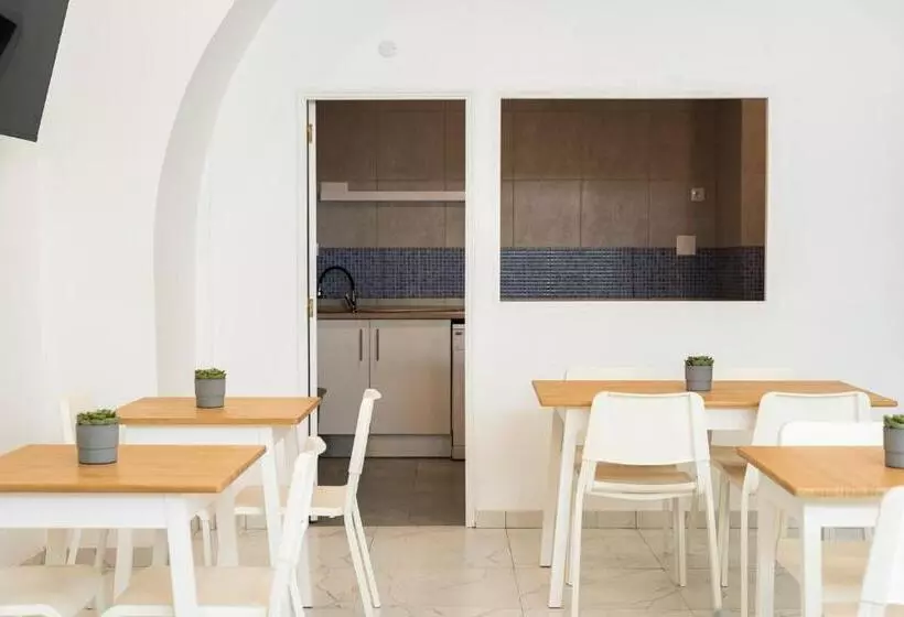 Madalena Hostel E Suites