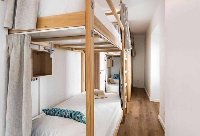 Madalena Hostel E Suites