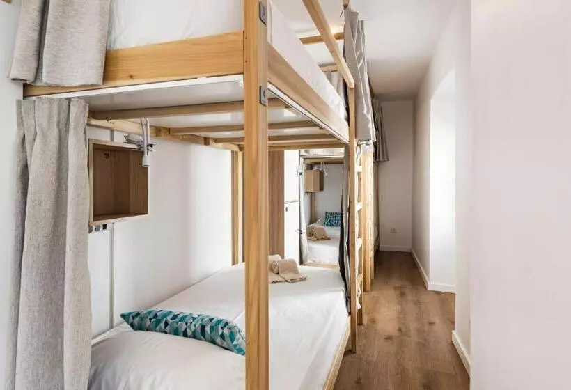 Madalena Hostel E Suites