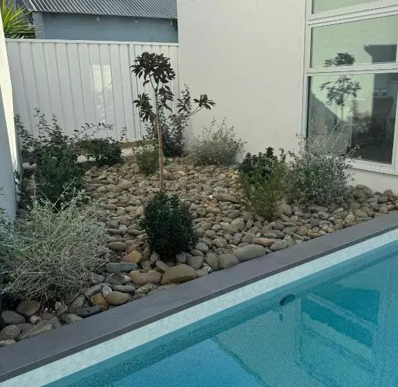 پانسیون Rom Baros Tiny Beach House