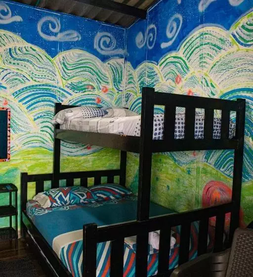 ユースホステル Hostal Liliana