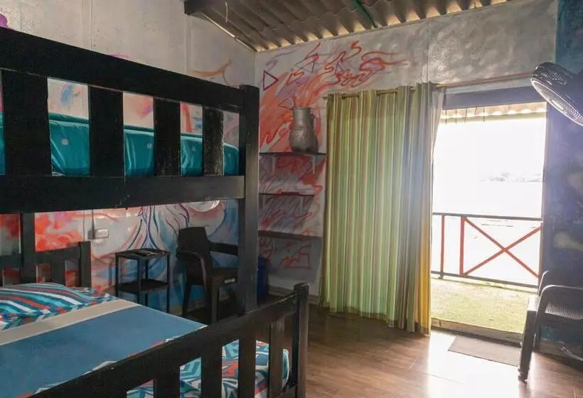 ユースホステル Hostal Liliana