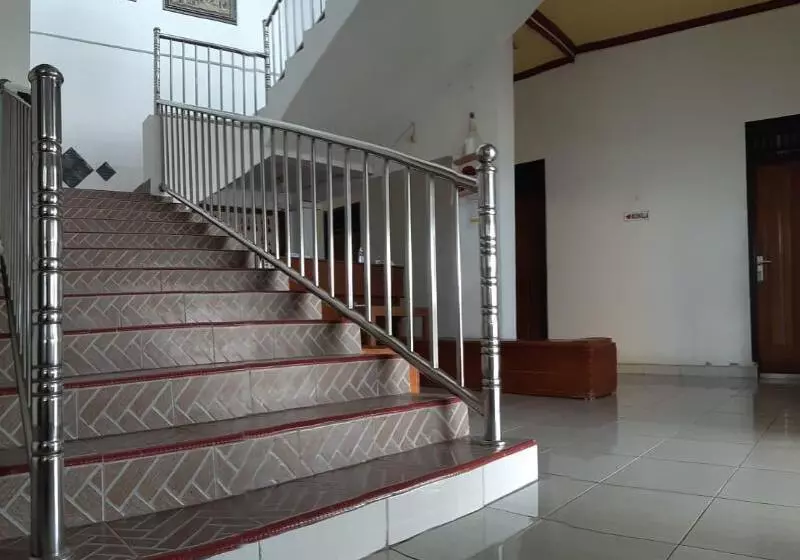 Retkeilymaja Losmen Ibu Hj. Tarjo