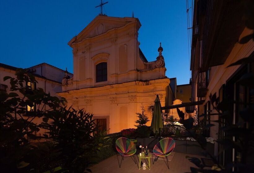 تختخواب و صبحانه Roof Garden