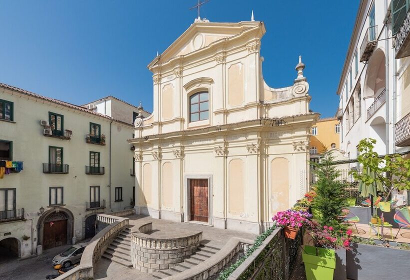 تختخواب و صبحانه Roof Garden