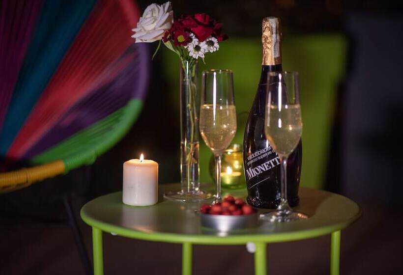 تختخواب و صبحانه Roof Garden