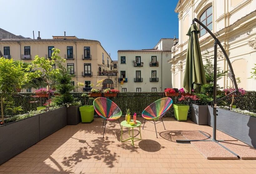 تختخواب و صبحانه Roof Garden