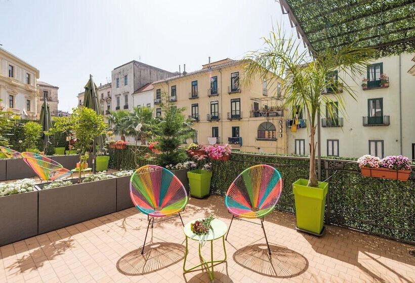 تختخواب و صبحانه Roof Garden