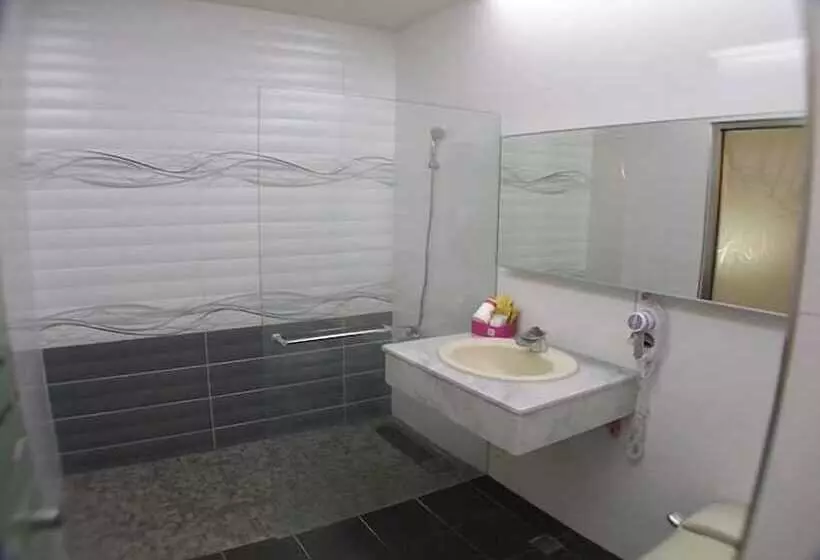Changsing Business Motel