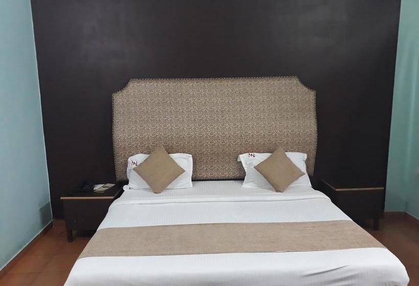 호텔 Capital O 38730  Mansarovar Deluxe