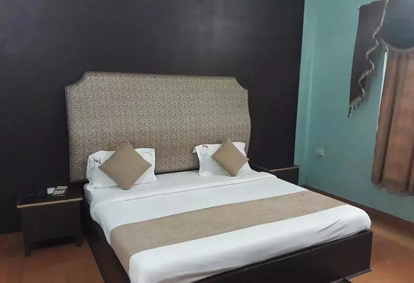 ホテル Capital O 38730  Mansarovar Deluxe