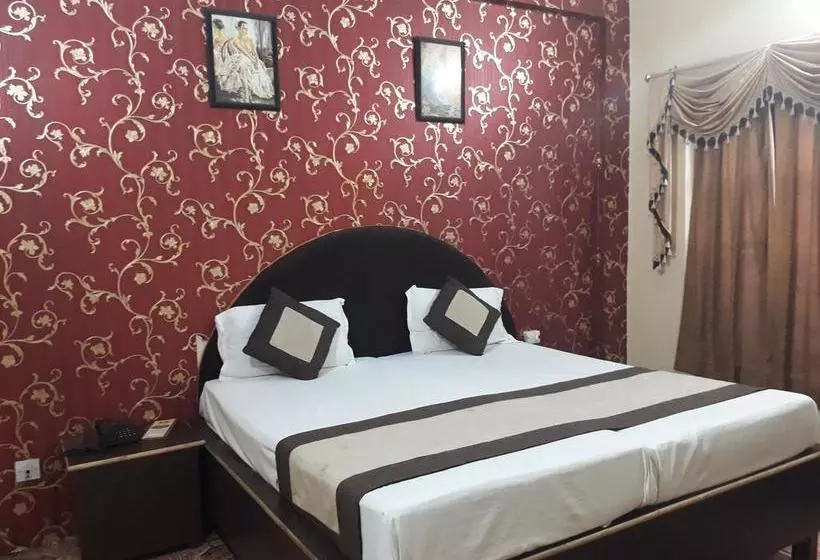 ホテル Capital O 38730  Mansarovar Deluxe