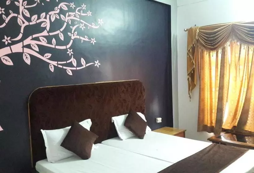 ホテル Capital O 38730  Mansarovar Deluxe