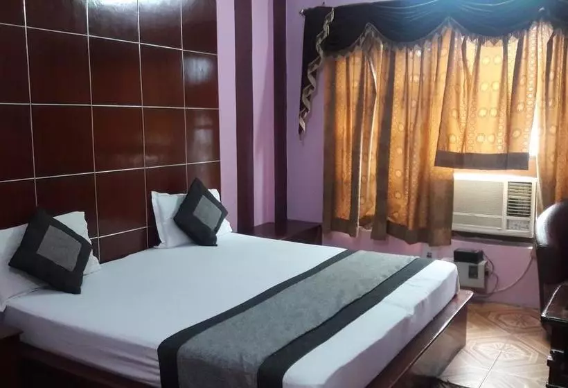 ホテル Capital O 38730  Mansarovar Deluxe