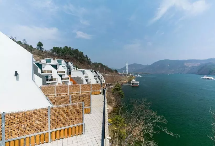 W Jiwoo Resort