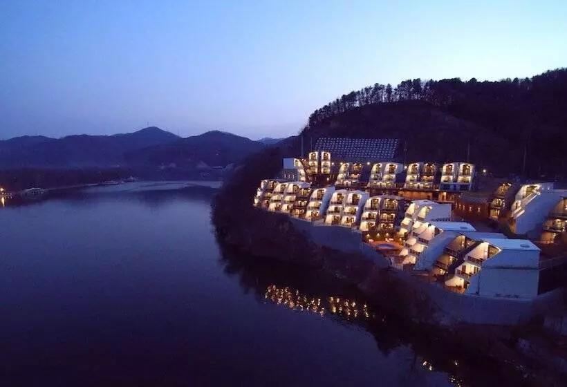 W Jiwoo Resort