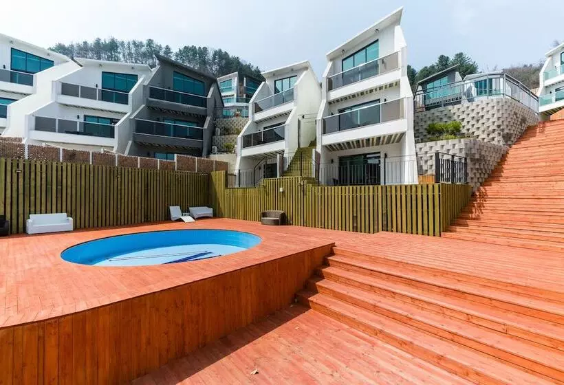 W Jiwoo Resort