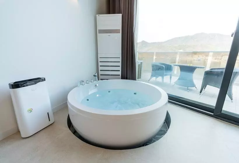 W Jiwoo Resort