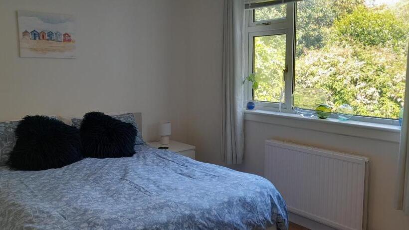 21kr Bed And Breakfast, Close To Beach, Town Centre And Golf