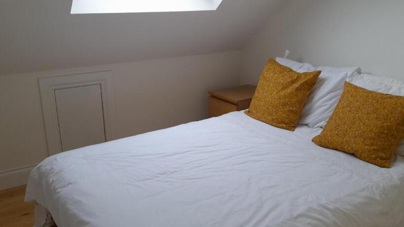 21kr Bed And Breakfast, Close To Beach, Town Centre And Golf