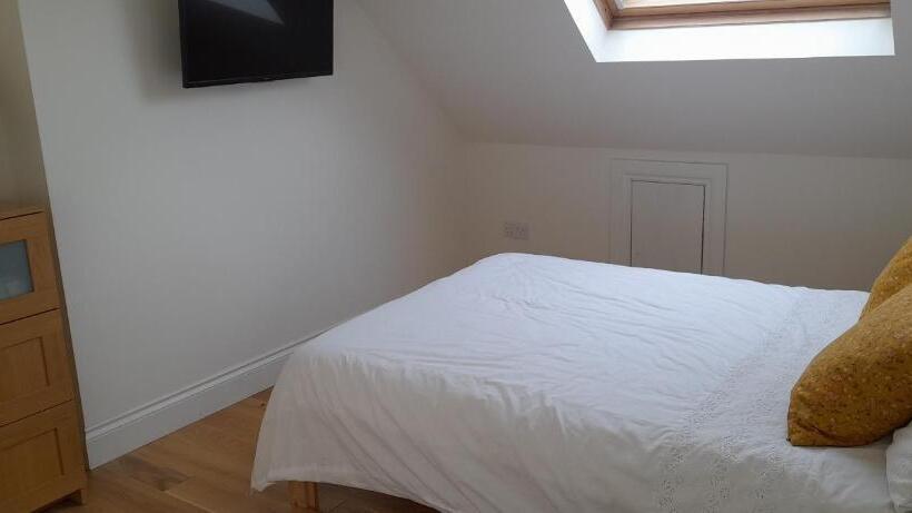 21kr Bed And Breakfast, Close To Beach, Town Centre And Golf