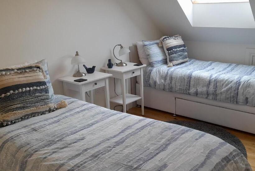 21kr Bed And Breakfast, Close To Beach, Town Centre And Golf