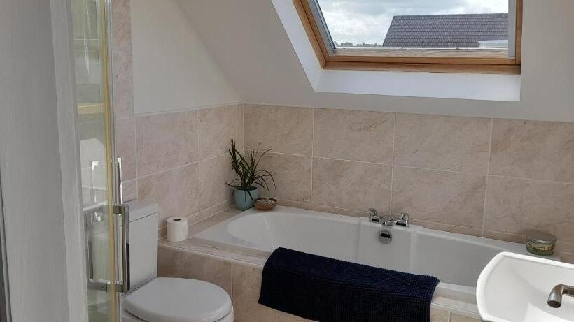 21kr Bed And Breakfast, Close To Beach, Town Centre And Golf