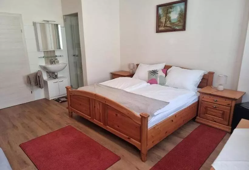 هاستل Gasthof Weidenauer  Gabi S Café