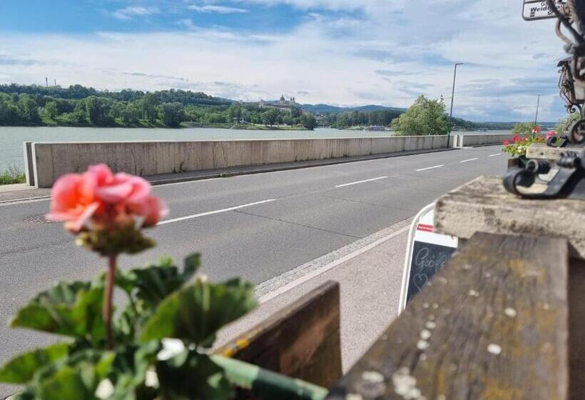 ユースホステル Gasthof Weidenauer Gabi S Café