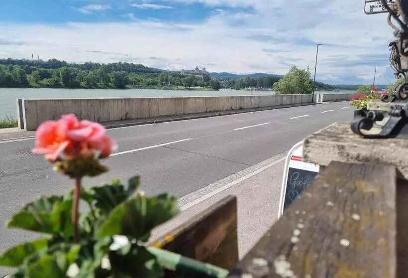 هاستل Gasthof Weidenauer  Gabi S Café