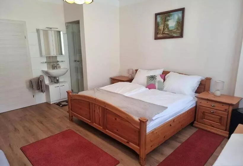 هاستل Gasthof Weidenauer  Gabi S Café