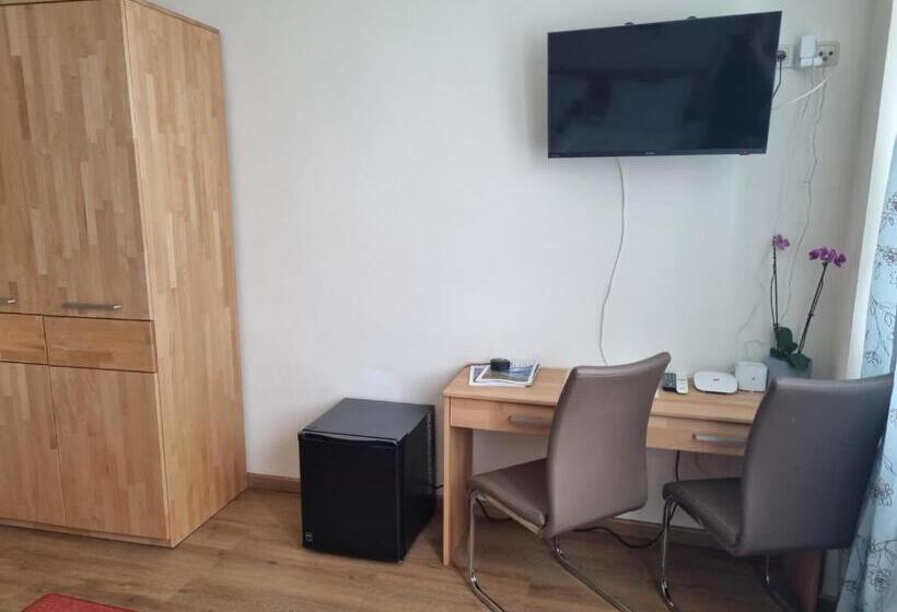 ユースホステル Gasthof Weidenauer Gabi S Café