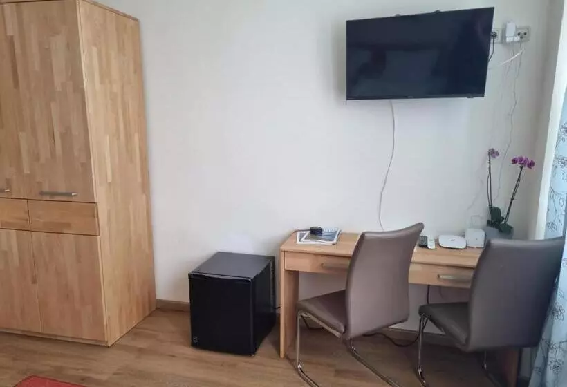 هاستل Gasthof Weidenauer  Gabi S Café