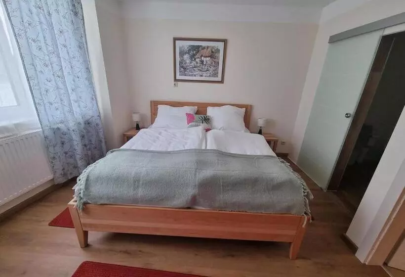 هاستل Gasthof Weidenauer  Gabi S Café