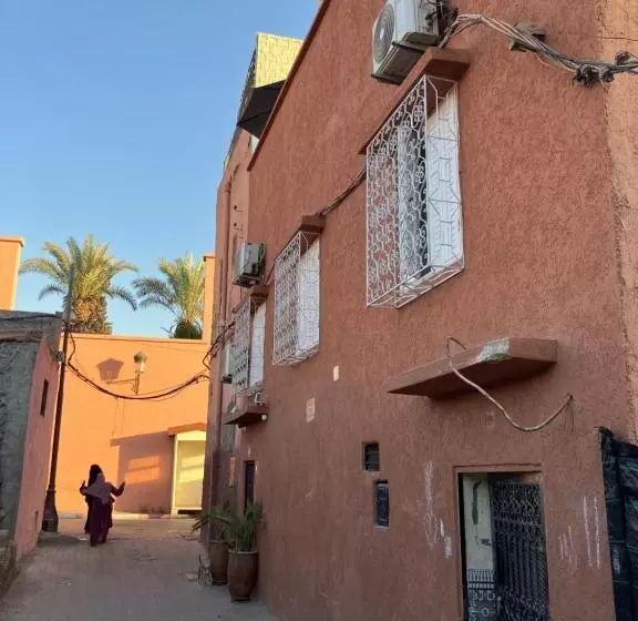 تختخواب و صبحانه Riad Royal