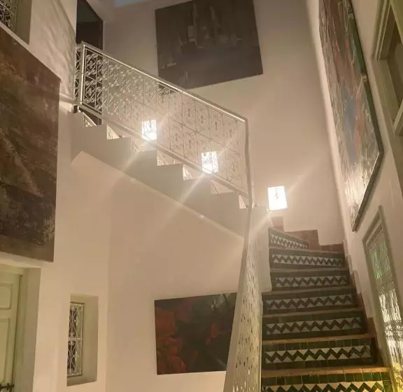 تختخواب و صبحانه Riad Royal