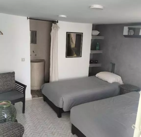 تختخواب و صبحانه Riad Royal