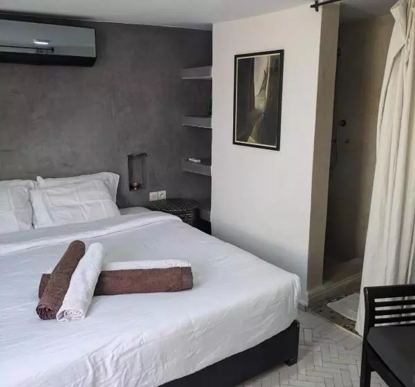 تختخواب و صبحانه Riad Royal