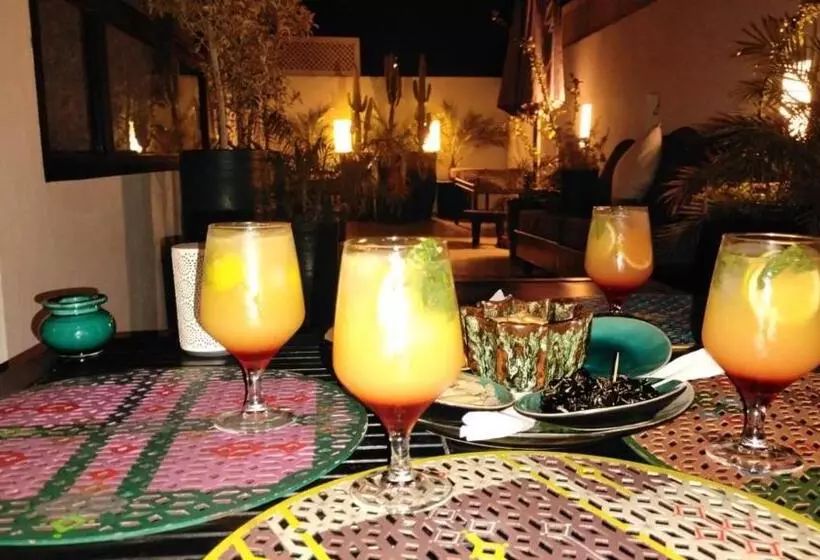 تختخواب و صبحانه Riad Royal