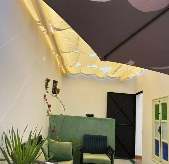 تختخواب و صبحانه Riad Royal