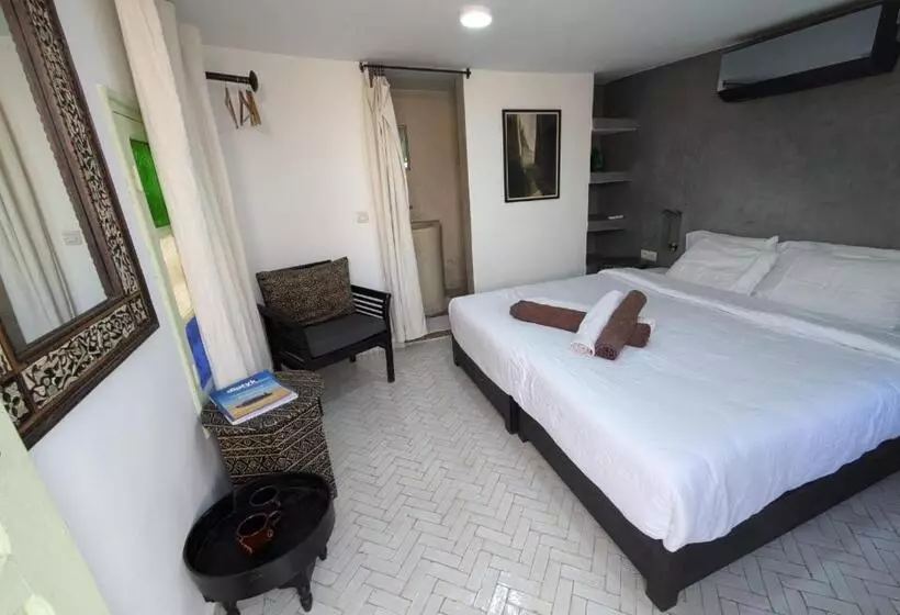 تختخواب و صبحانه Riad Royal