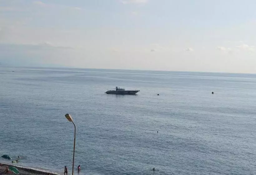 هتل Beach Front Seaside