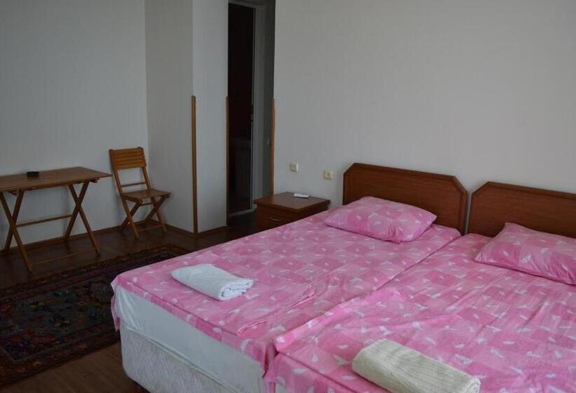 هتل Beach Front Seaside