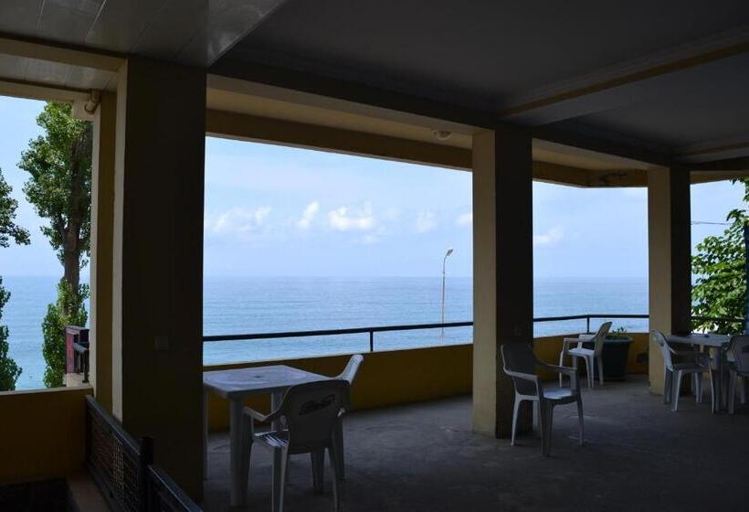 هتل Beach Front Seaside