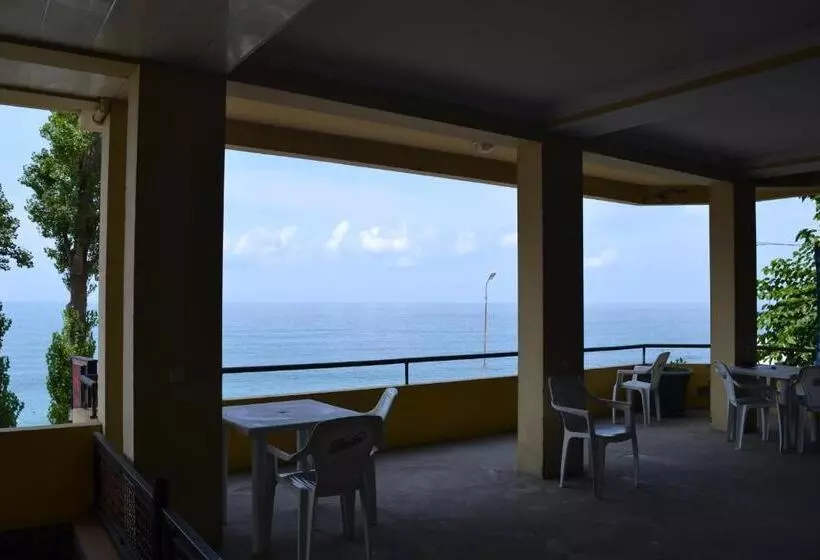 هتل Beach Front Seaside
