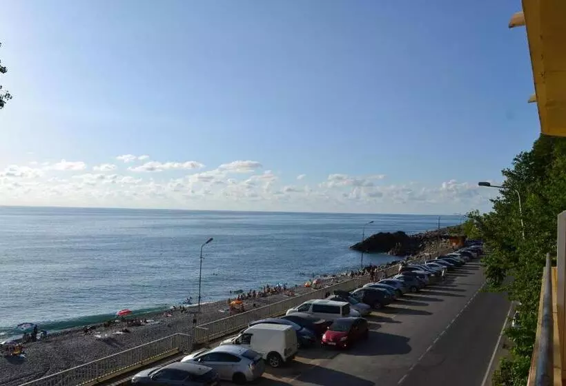 هتل Beach Front Seaside